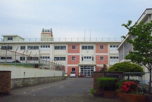 小学校　浜小学校（小学校）まで550m