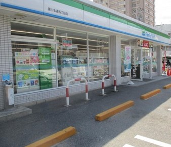コンビニ　ファミリーマート 黒川本通五丁目店（コンビニ）まで461m