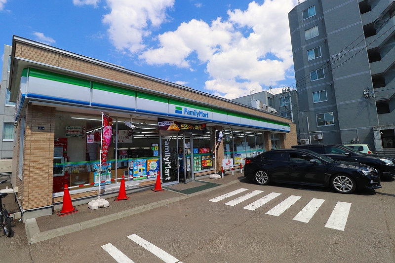 コンビニ　ファミリーマート札幌平岸4条店（コンビニ）まで268m