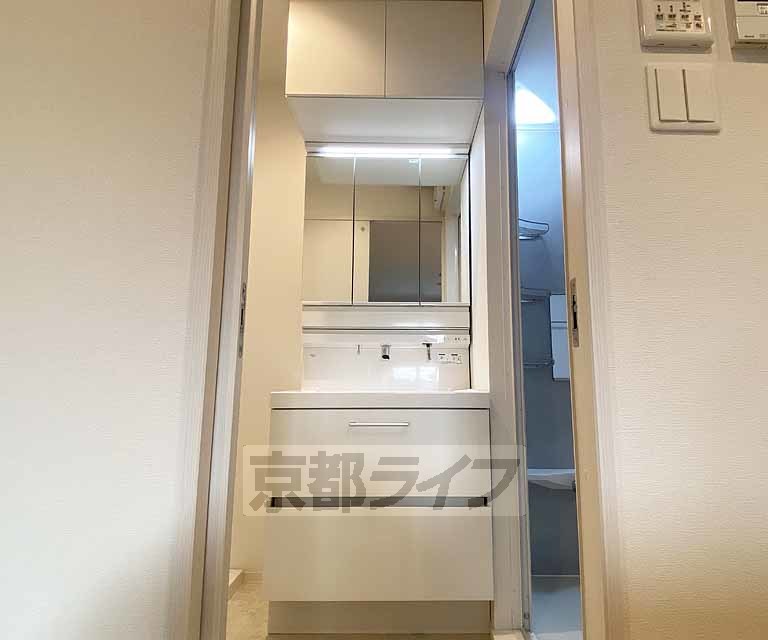 洗面設備　独立洗面台です。