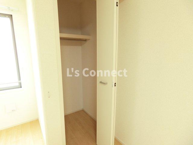 収納　クローゼットでお荷物もすっきり収納。