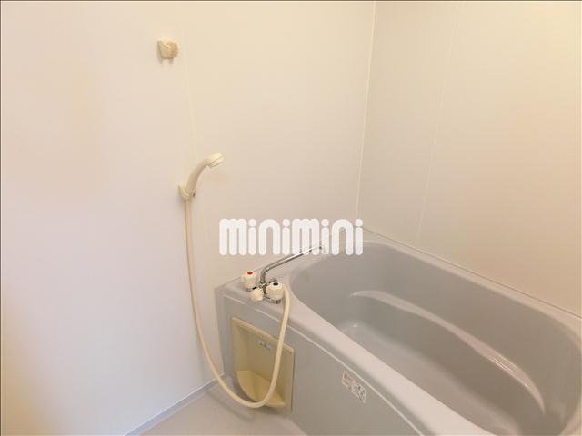 バス・シャワールーム　給湯式のお風呂です。