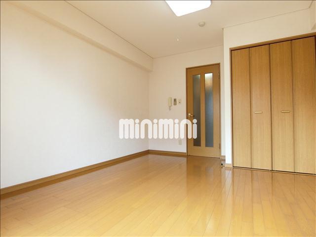 居室・リビング　７．３帖の洋室です。