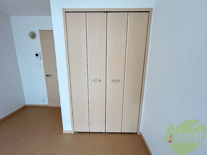 収納　収納スペースはこちらをご利用下さい。中の様子が気になります。