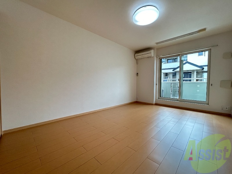 居室・リビング　こちら生活のメインとなる洋室となります。