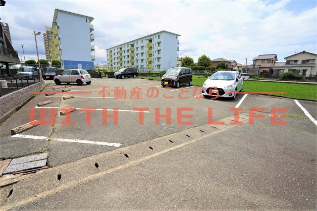 駐車場　車をお持ちの方に嬉しい駐車場付きの物件です