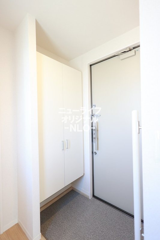 玄関　収納力の高いシューズボックスがあり、玄関が片付きます！