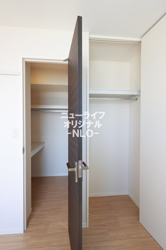 収納　WICに加えてハンガーパイプ付きのクローゼットもあります！