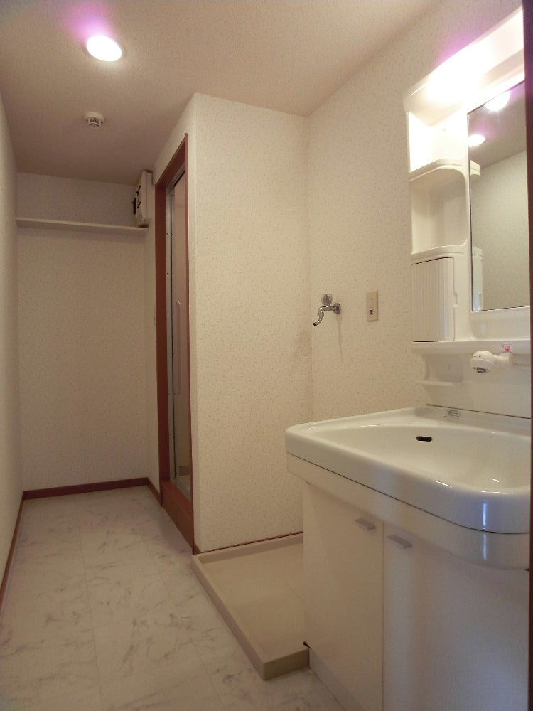 トイレ　写真は反転タイプのお部屋になります。