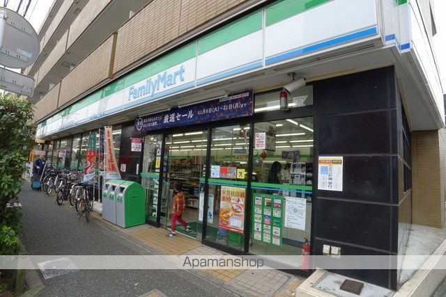 コンビニ　ファミリーマート　新代田駅前店（コンビニ）まで156m