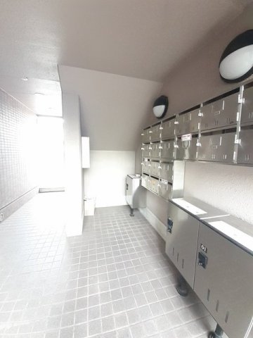 エントランス　ゆとりのあるエントランスです