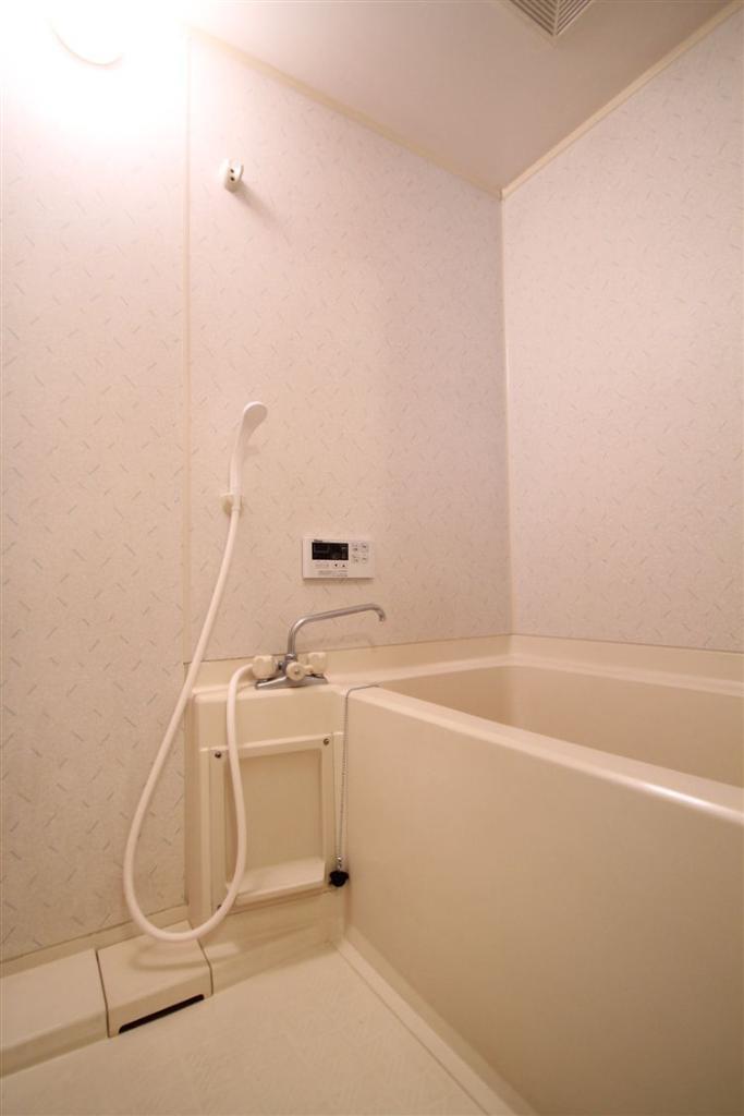 バス・シャワールーム　追い炊き機能あり♪