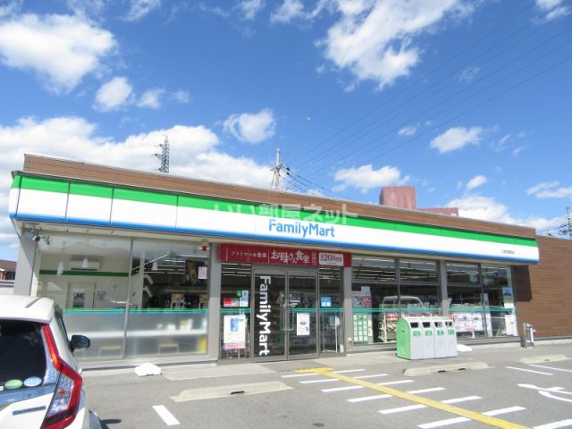 コンビニ　ファミリーマート 日高町鶴岡店（コンビニ）まで890m