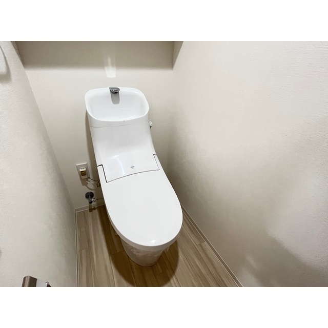 トイレ　※退去前の為他号室の写真です。