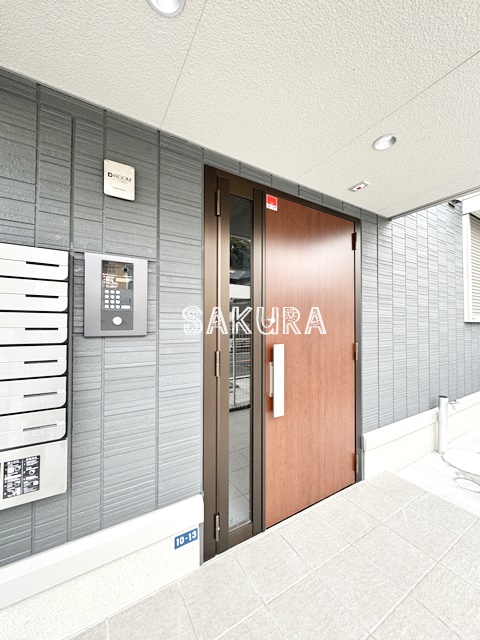 エントランス　お洒落な建物デザイン♪