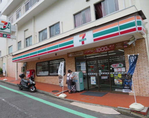 コンビニ　セブンイレブン 横浜富岡西1丁目店（コンビニ）まで370m
