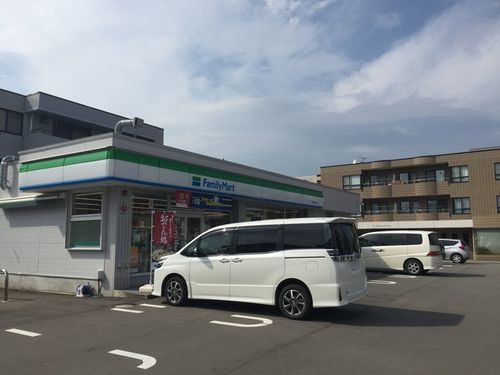 コンビニ　ファミリーマート二の宮４丁目店（コンビニ）まで400m