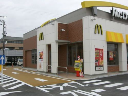飲食店　マクドナルド新田塚店（飲食店）まで650m