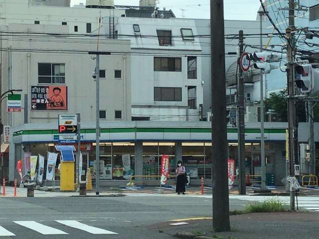 コンビニ　ファミリーマート（コンビニ）まで383m