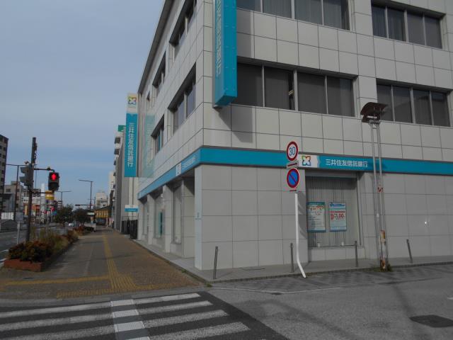 銀行　三井住友信託銀行（株）／四日市支店（銀行）まで590m