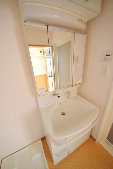 洗面設備　★洗面化粧台つきです★