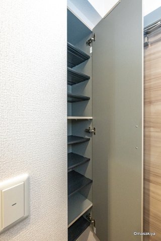 玄関　写真は同じ大和ハウス施工の最近の物です。参考にご覧ください。