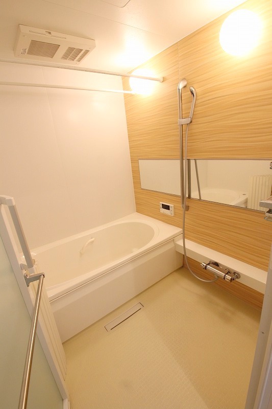 バス・シャワールーム　※別部屋の参考写真です。