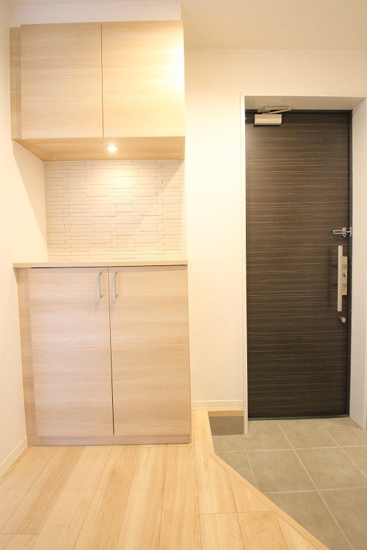 玄関　※別部屋の参考写真です。