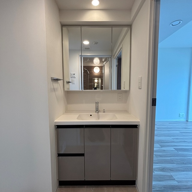 洗面設備　※写真は同タイプ住戸です。