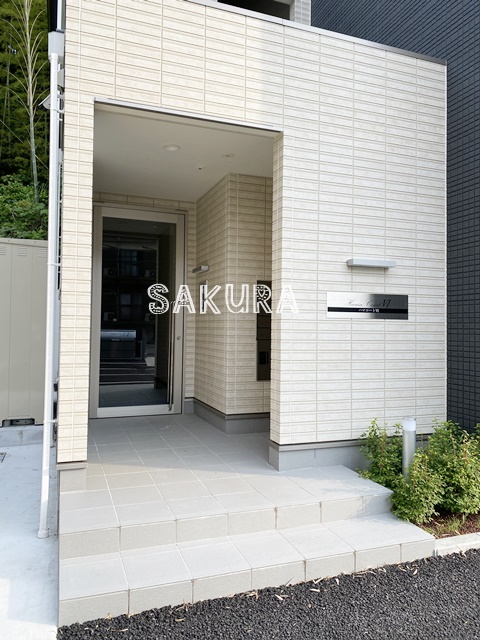 エントランス　お洒落な建物デザイン♪