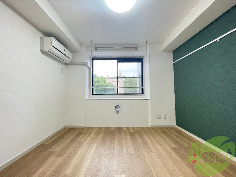 居室・リビング　こちらは生活のメインになる洋室になります。