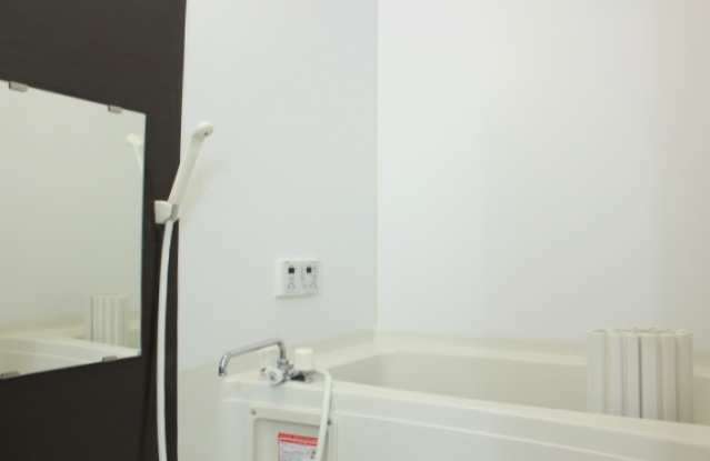 バス・シャワールーム　追い焚き付きでゆっくり温まることができます