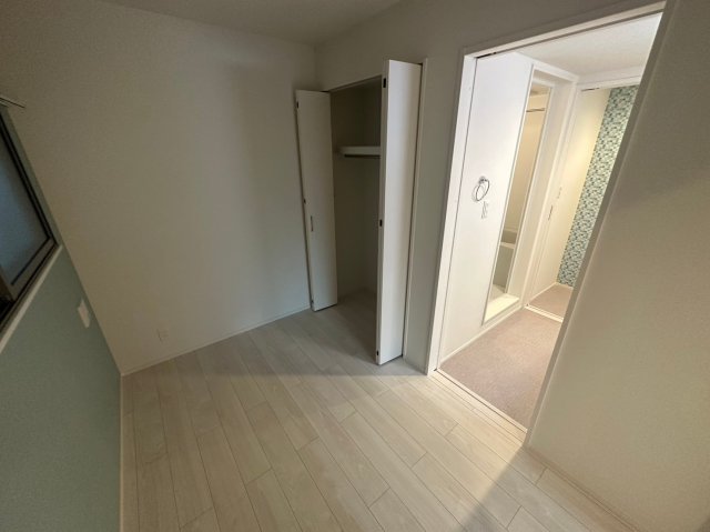 居室・リビング　家具配置がしやすいですね。