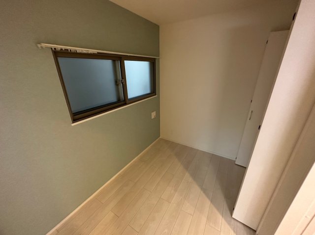 その他部屋・スペース　朝には心地よい光が差し込む、このお部屋でお休みください。