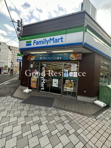 コンビニ　ファミリーマート 横浜イセザキモール店（コンビニ）まで269m