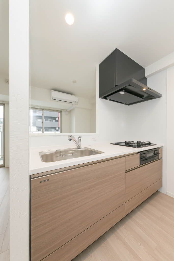 キッチン　３口ガスコンロ付システムキッチン／収納はオールスライド仕様…