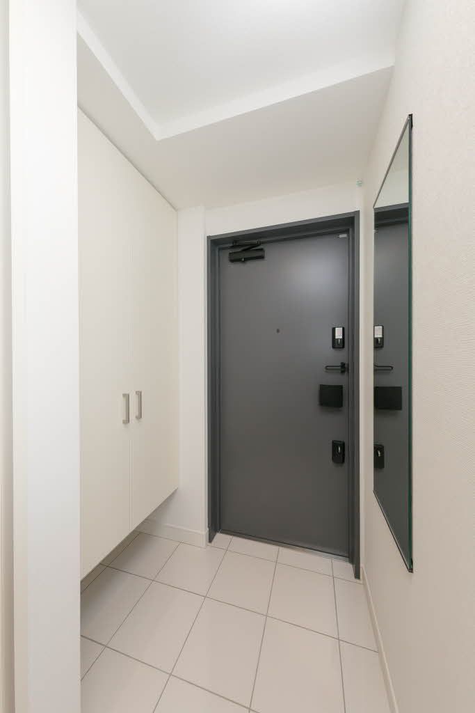 玄関　玄関土間はタイル貼り仕様