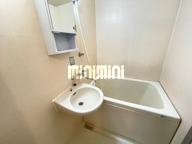 バス・シャワールーム　バス・トイレ別の物件。