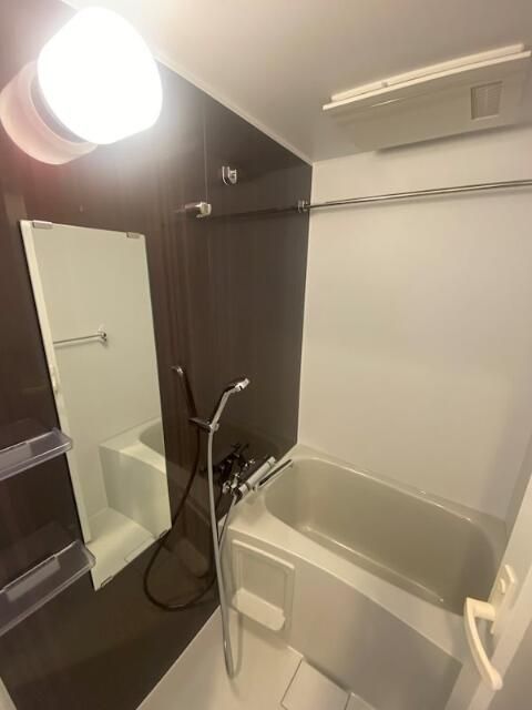 バス・シャワールーム　雨の日のお洗濯だけでなく、カビ予防にも大活躍の浴室乾燥機付♪