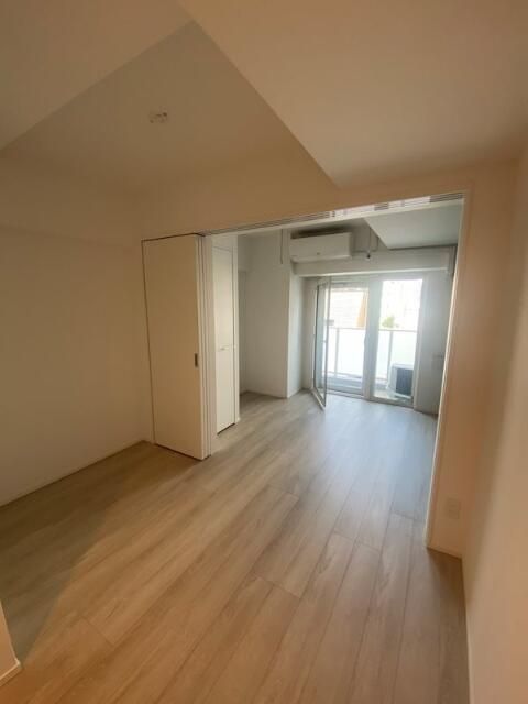 居室・リビング　ダイニングテーブルを置いたり自由にレイアウトできます☆