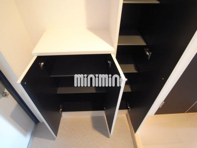 玄関　シューズボックスも十分な収納力