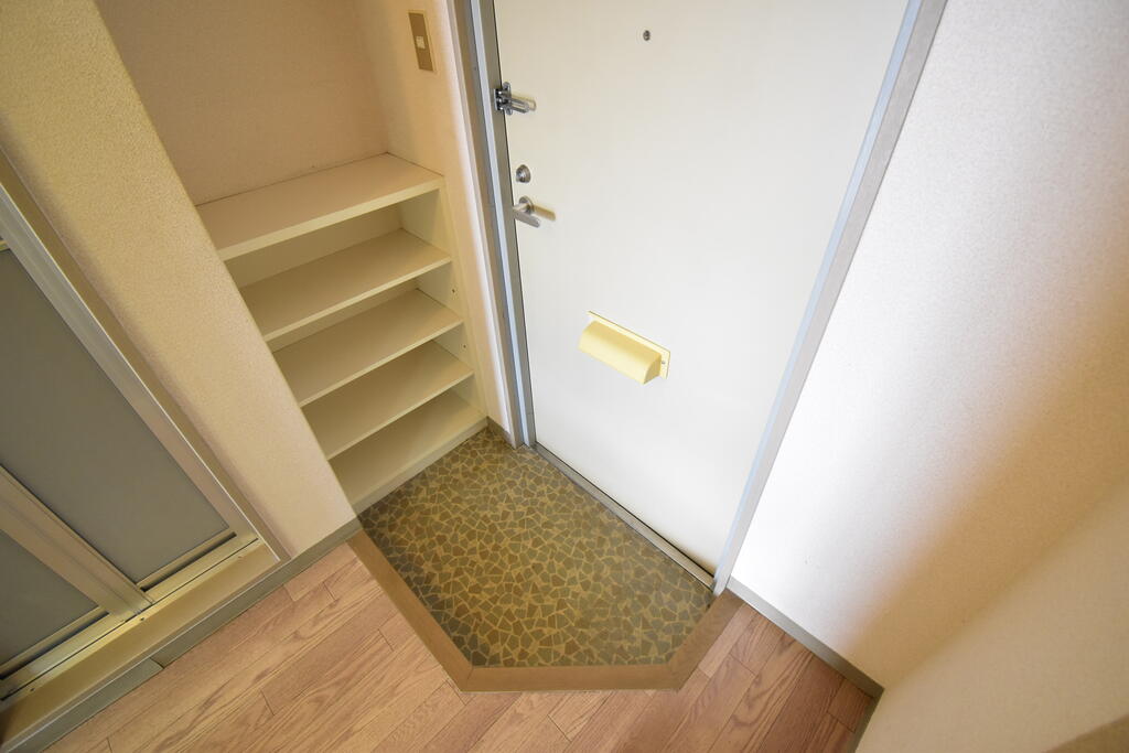 玄関　シューズボックス付きの玄関です☆
