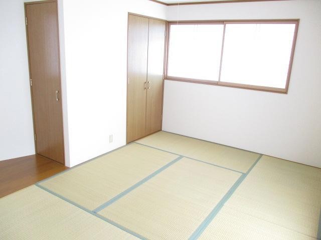 その他部屋・スペース　2方向に窓があり明るい和室☆