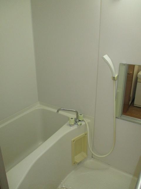 バス・シャワールーム　お手入れのし易いユニットバス☆