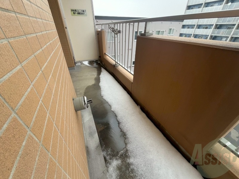 バルコニー　バルコニーが広くプチガーデニングも出来そうですね～。