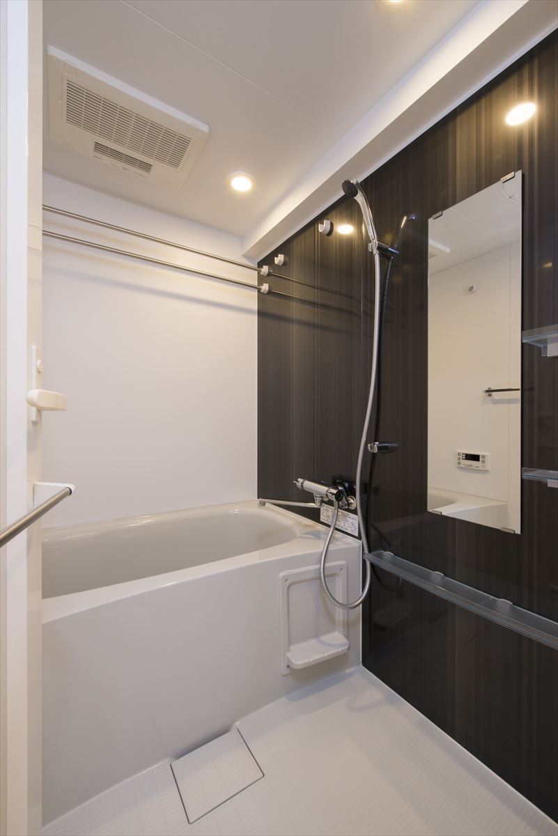 バス・シャワールーム　コンパクトで使いやすいお風呂です