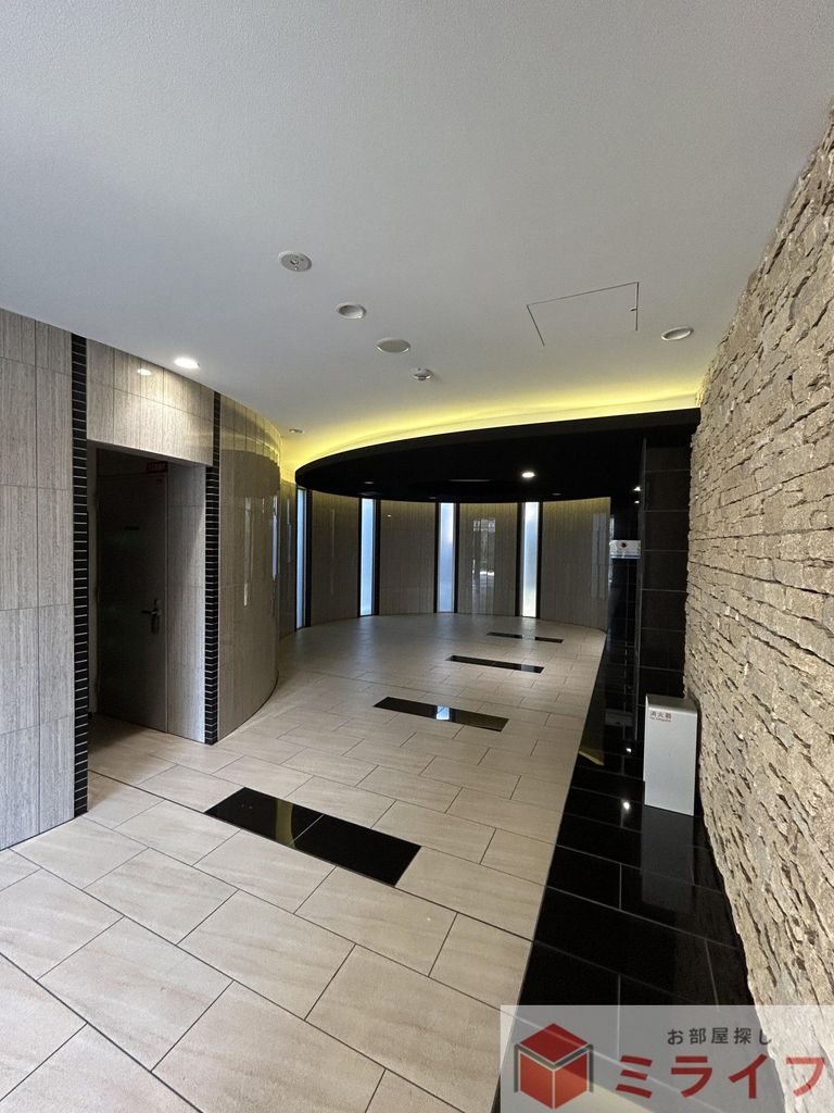 ロビー　駐車場