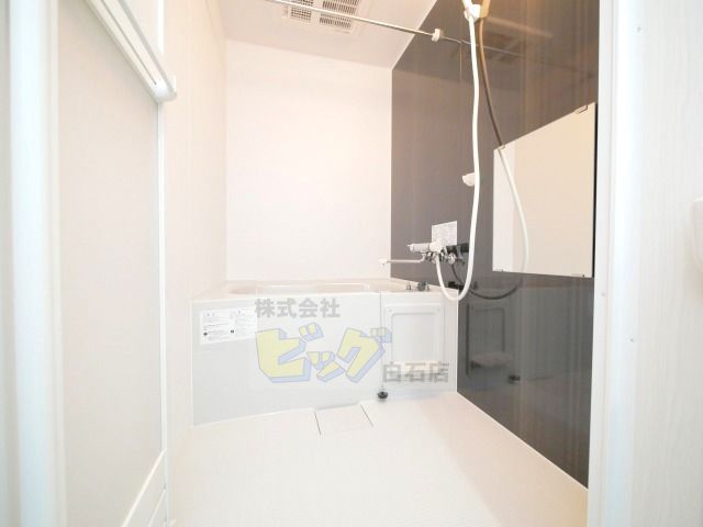 バス・シャワールーム　広々タイプのお風呂です♪