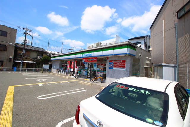 コンビニ　ファミリーマート摂津鳥飼店（コンビニ）まで515m