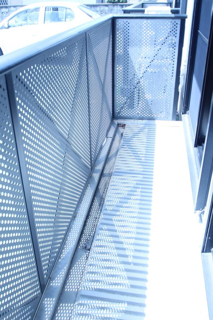 バルコニー　日当たりが良いバルコニー